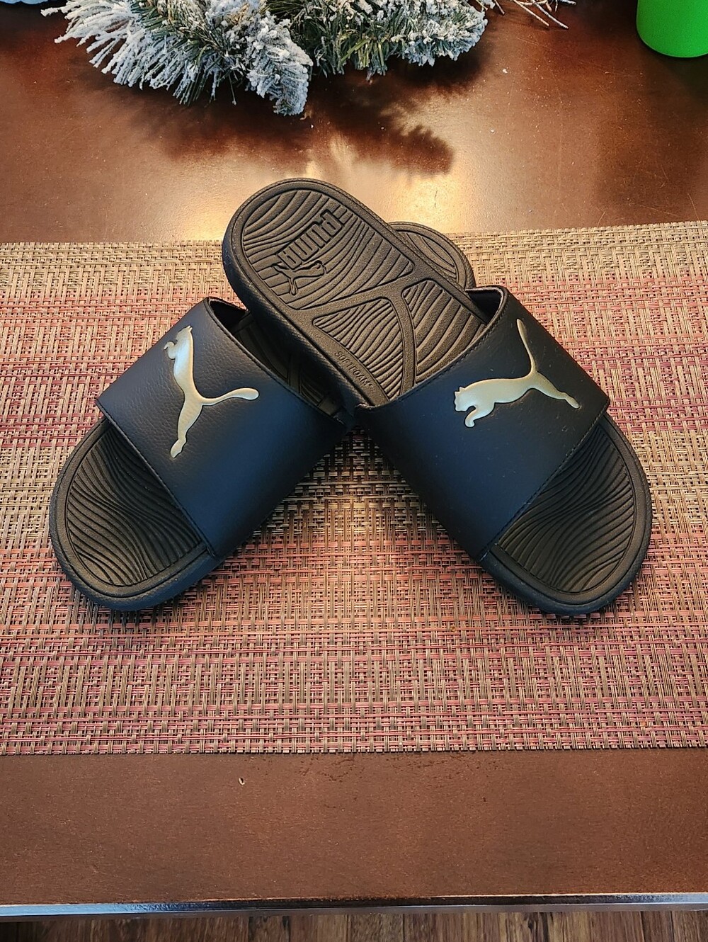 Puma Mens Black Slides with Metallic Gold Emblem 🇨🇦(Size 11)
